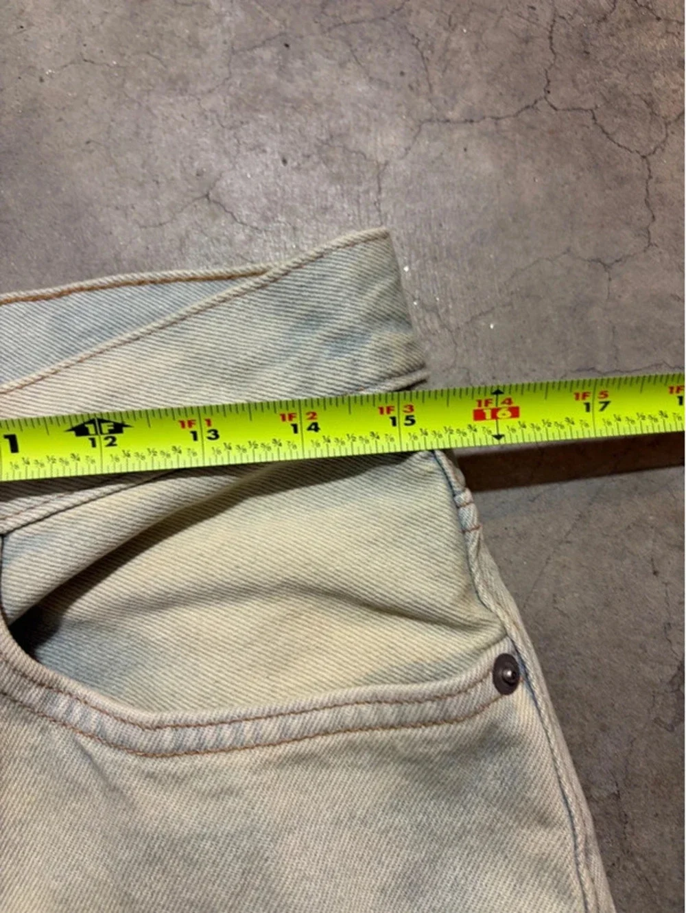 Baggy fit tan light blue wash jeans 29/30